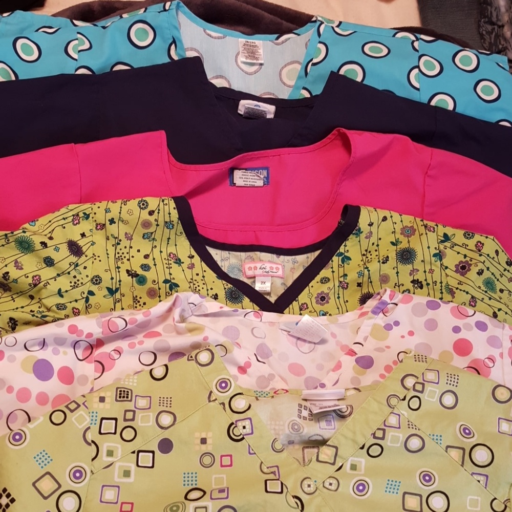 Women's size 2x scrub tops (group of 6)